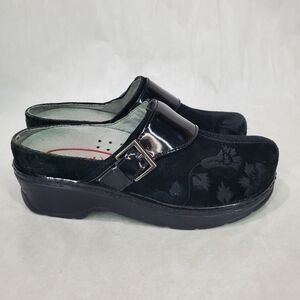 Klogs Austin Suede Embroidered Black Patent Leather Adjustable Strap Boho 9M